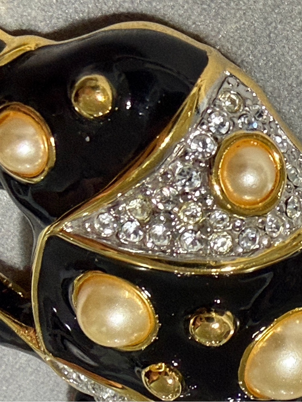 Vtg Kenneth Jay Lane (KJL) Black Enamel Rhino Brooch Rhinestone & Pearl Figural - Picture 12 of 16
